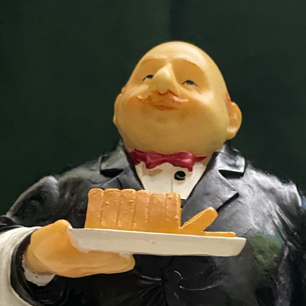 Portly Waiter Figurine - Picture 6 of 7